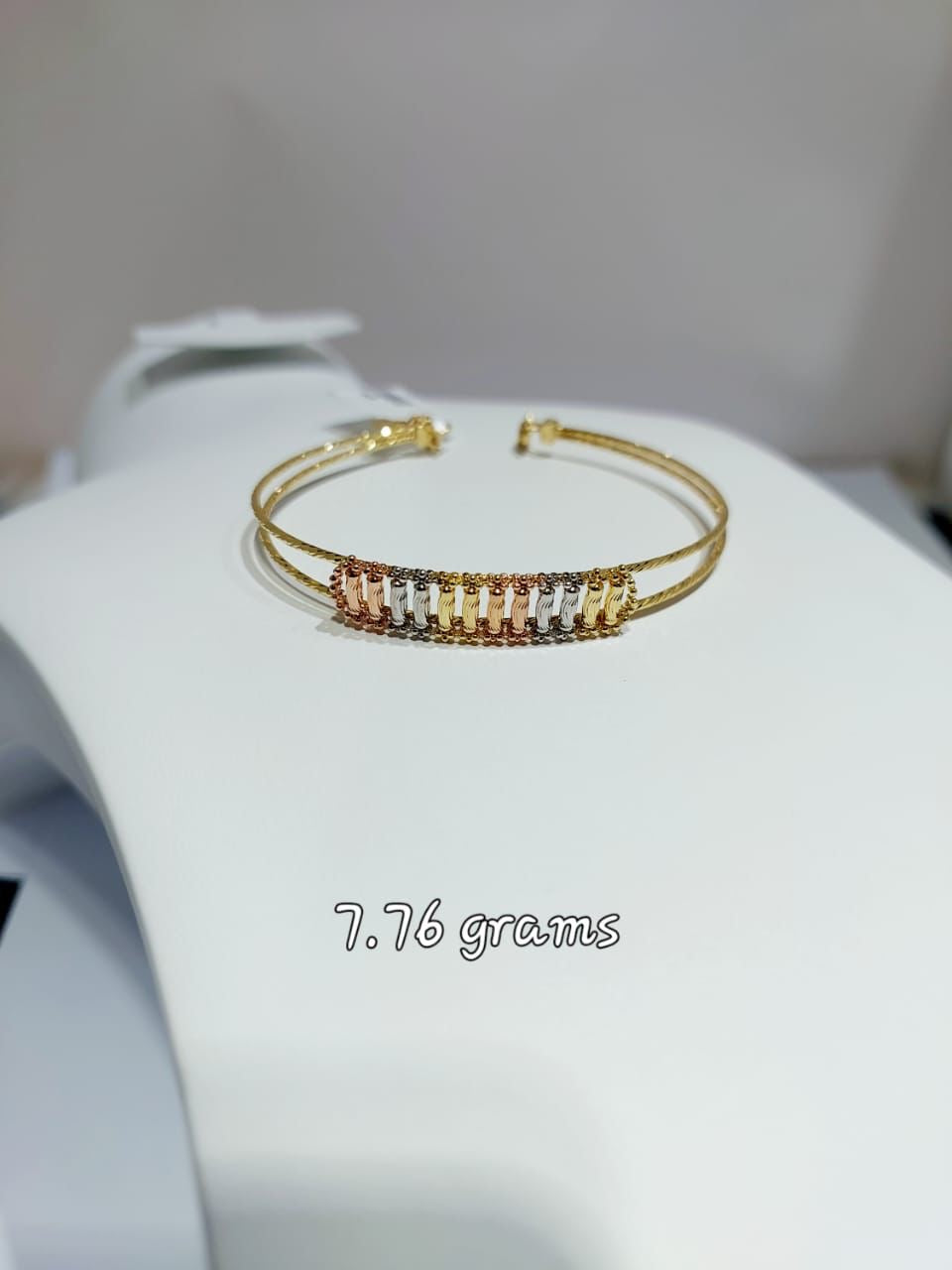 Fashion bangles