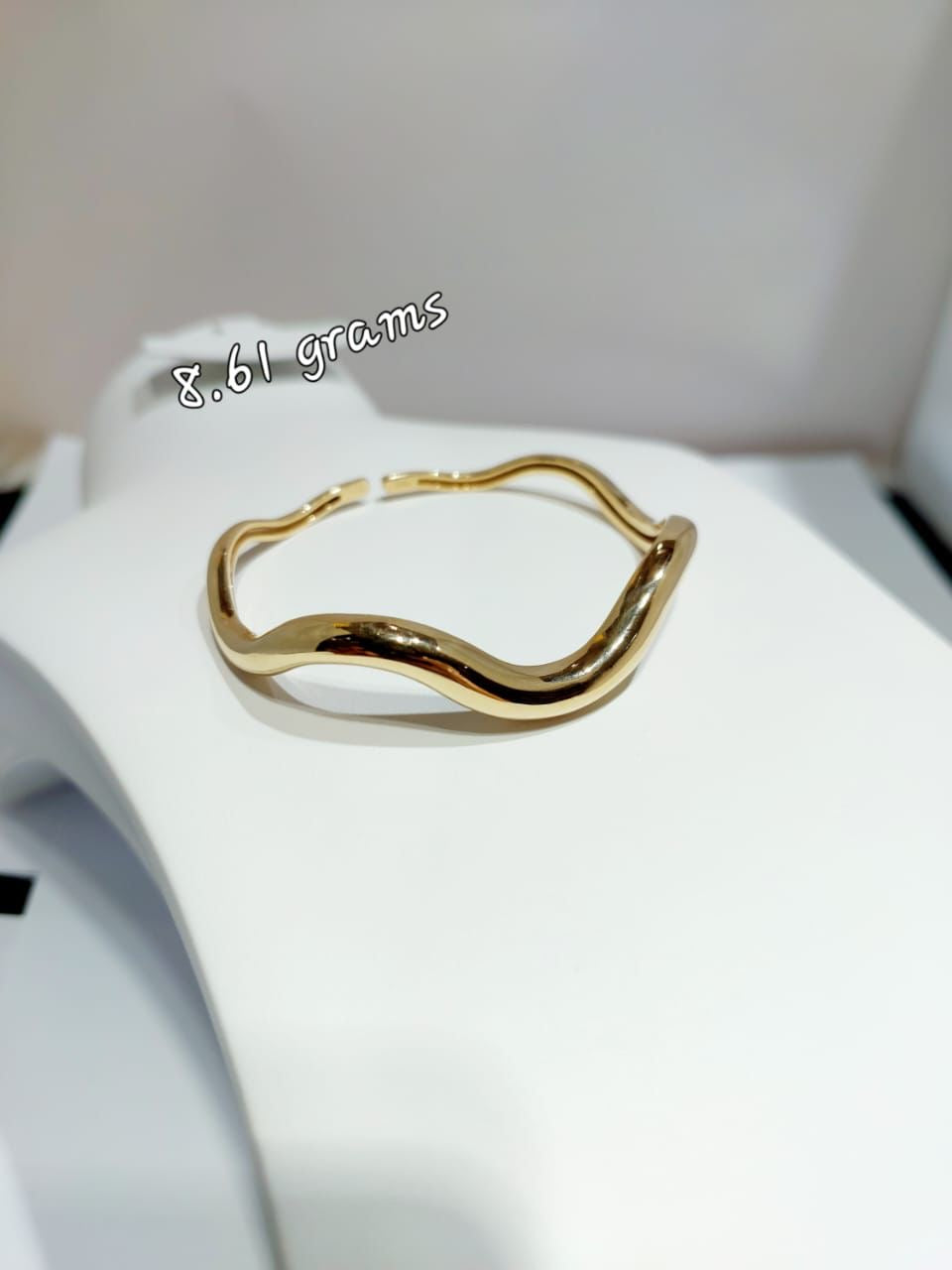 Fashion bangles